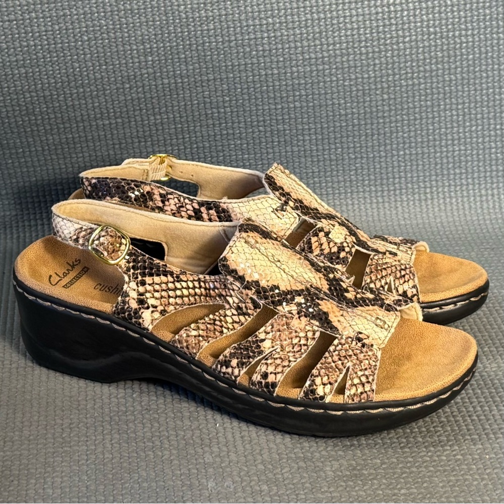 CLARKS Women's Lexi Marigold Q Beige Synthetic‎ Snake Print Sandals Size 9.5 N